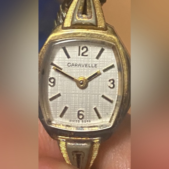 Vintage Caravelle by Bulova ladies gold tone watch Art Deco - Picture 2 of 2